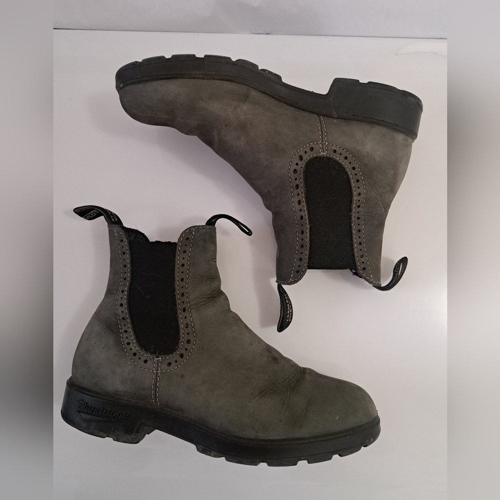 Blundstone Gray Nubuck Chelsea Booties